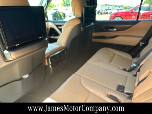 Used 2023 Lexus LX 600 4WD w/ Luxury Package image 15