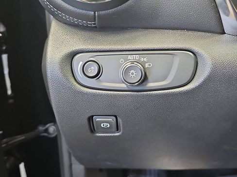 Used 2025 Chevrolet Blazer LT FWD image 25