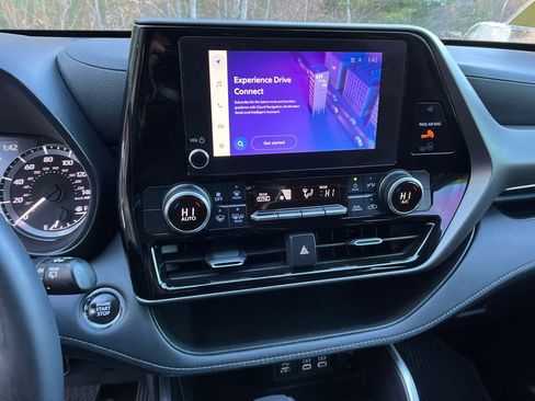 Used 2023 Toyota Highlander LE image 16