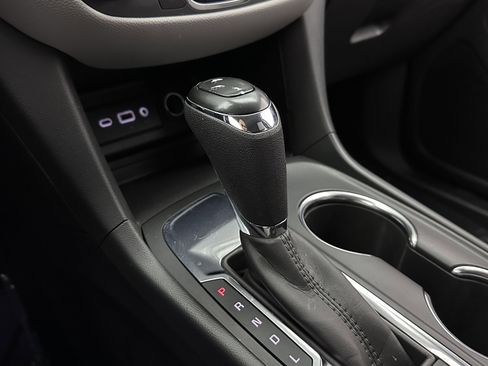 Used 2021 Chevrolet Equinox LS w/ LS Convenience Package FWD image 14