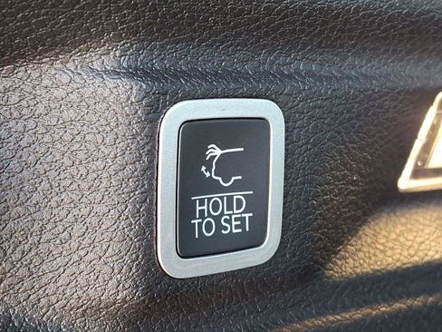 Used 2025 Jeep Grand Cherokee L Limited w/ Black Appearance Package image 30