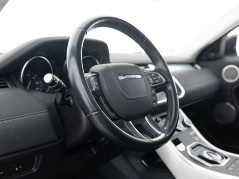 Used 2017 Land Rover Range Rover Evoque SE image 23