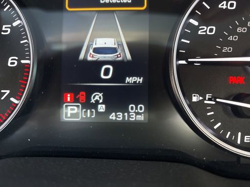 Certified 2025 Subaru Crosstrek 2.5i Limited w/ Crosstrek Mirror Package image 15