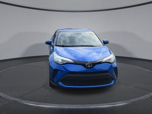 Used 2021 Toyota C-HR XLE FWD image 3