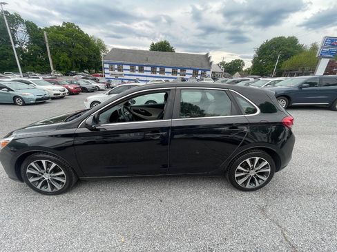 Used 2018 Hyundai Elantra GT FWD image 9