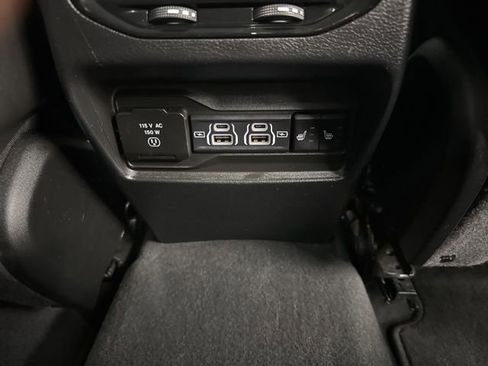 Used 2023 Jeep Grand Cherokee Limited AWD/4WD image 31
