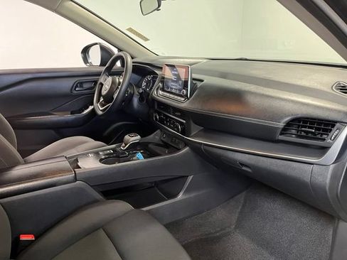 Used 2024 Nissan Rogue S FWD image 11