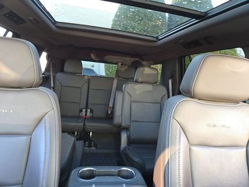 Used 2022 GMC Yukon Denali w/ Denali Premium Package image 24