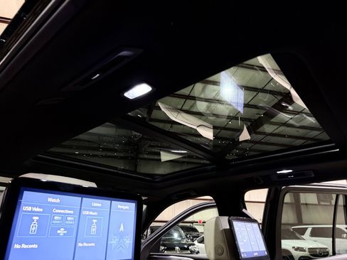 Used 2021 Cadillac Escalade Sport w/ Driver Assist Tech Package image 33