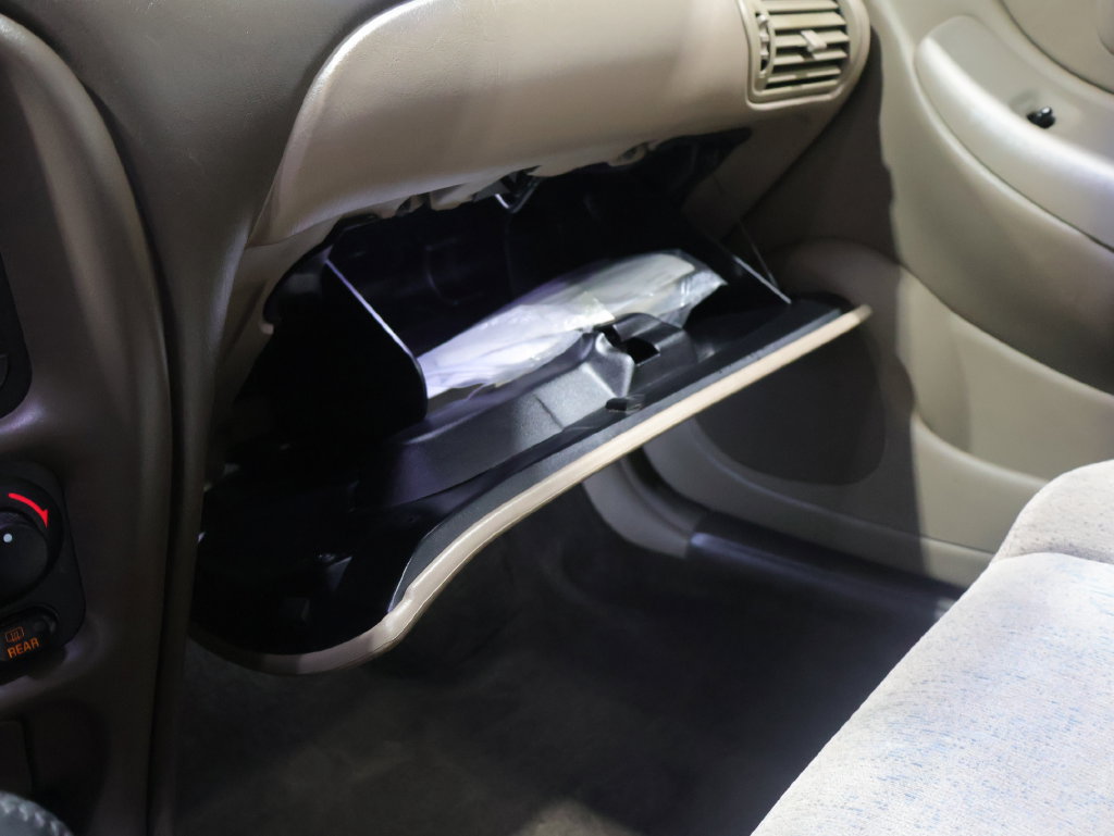 Used 2000 Oldsmobile Intrigue GL FWD image 28