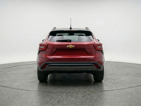 Used 2025 Chevrolet Trax LT FWD image 7