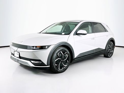 Used 2024 Hyundai Ioniq 5 SE image 3