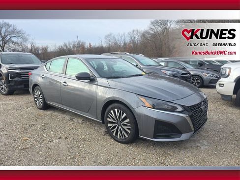 Used 2024 Nissan Altima 2.5 SV image 5