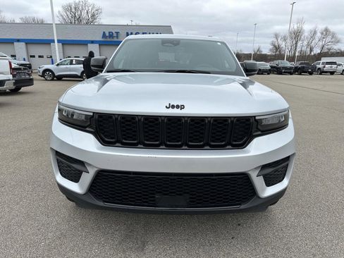 Used 2025 Jeep Grand Cherokee Altitude image 11