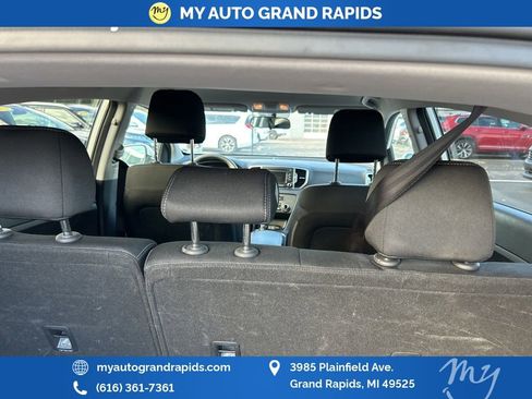 Used 2019 Kia Sportage LX image 19