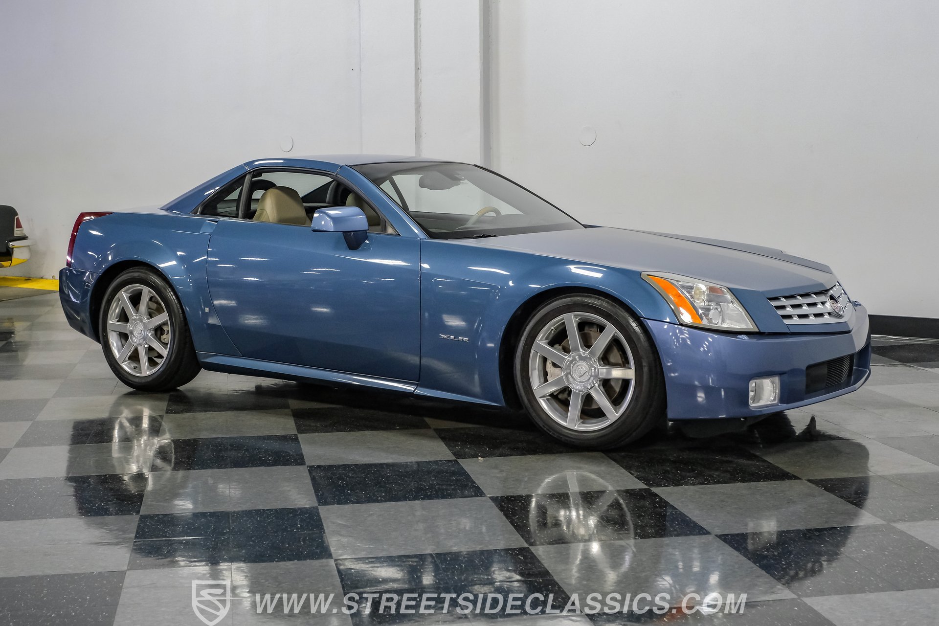 Used 2006 Cadillac XLR RWD image 15