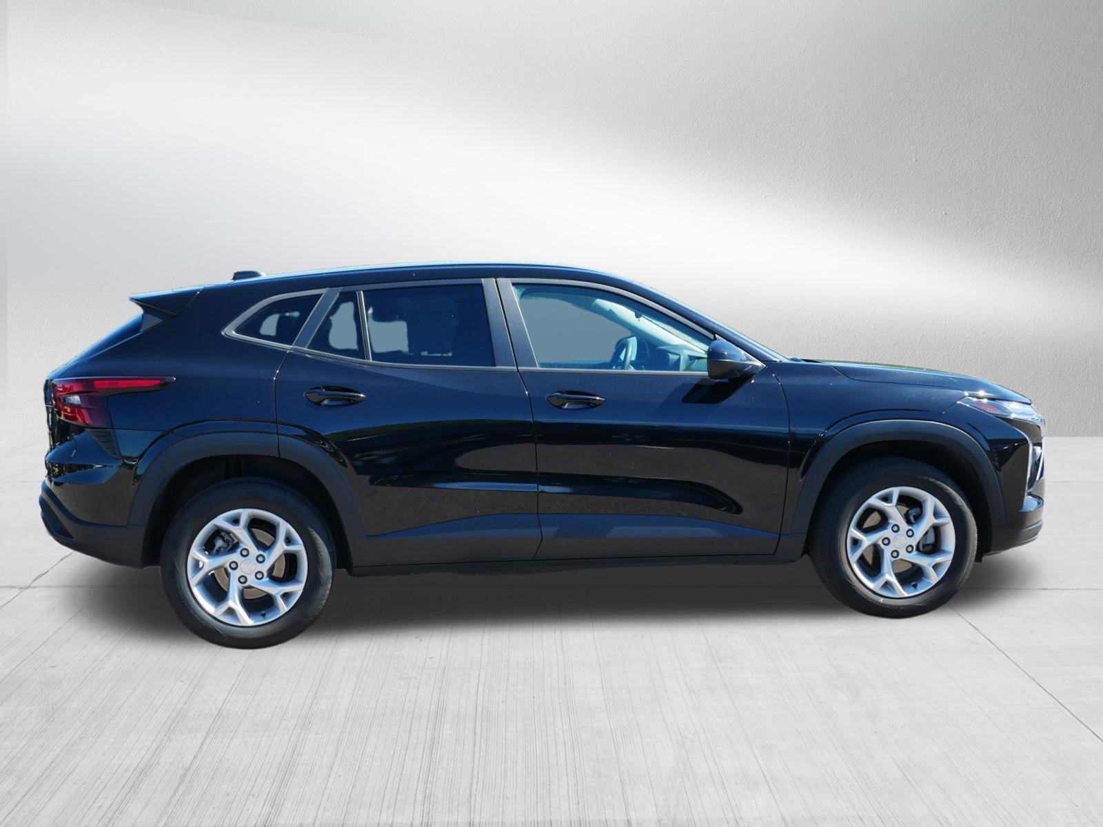 Used 2025 Chevrolet Trax LS w/ LS Convenience Package FWD image 8