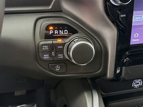 New 2026 RAM 1500 4x4 Crew Cab image 17