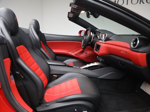 Certified 2017 Ferrari California T RWD image 18