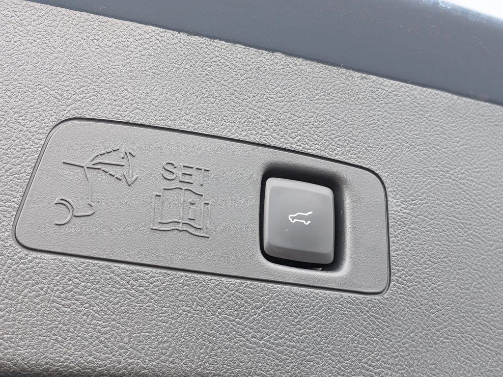 Used 2025 Lincoln Corsair FWD w/ Equipment Group 101A image 25