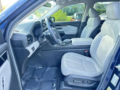 Used 2025 Honda Pilot Touring image 13
