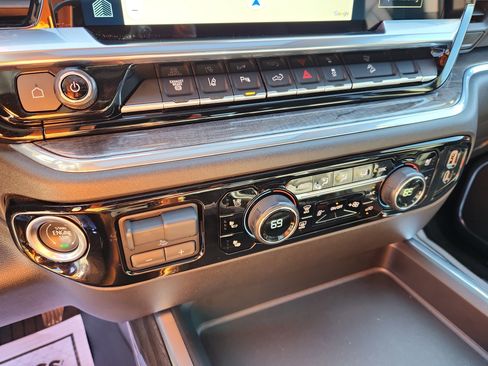 Used 2024 Chevrolet Silverado 2500 LTZ w/ LTZ Convenience Package image 24