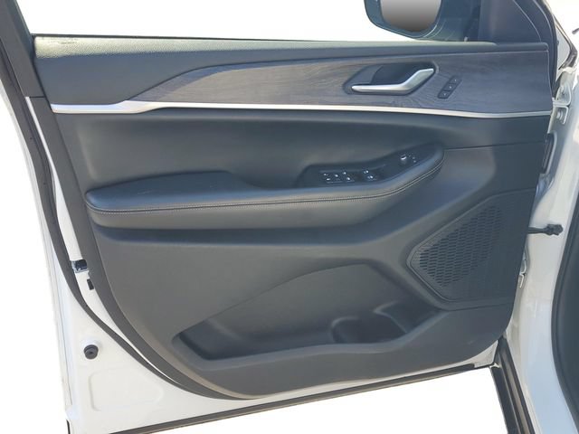Used 2023 Jeep Grand Cherokee L Limited w/ Luxury Tech Group II RWD image 12