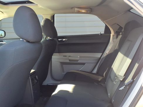 Used 2006 Chrysler 300 Touring RWD image 7