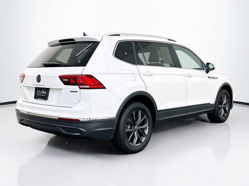 Used 2022 Volkswagen Tiguan SE w/ Panoramic Sunroof Package AWD/4WD image 9