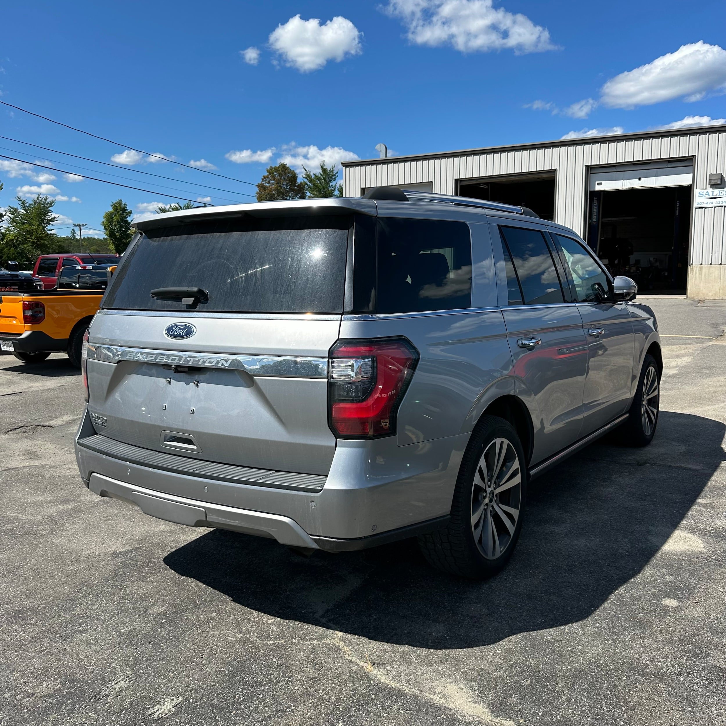Used 2021 Ford Expedition Limited AWD/4WD image 4