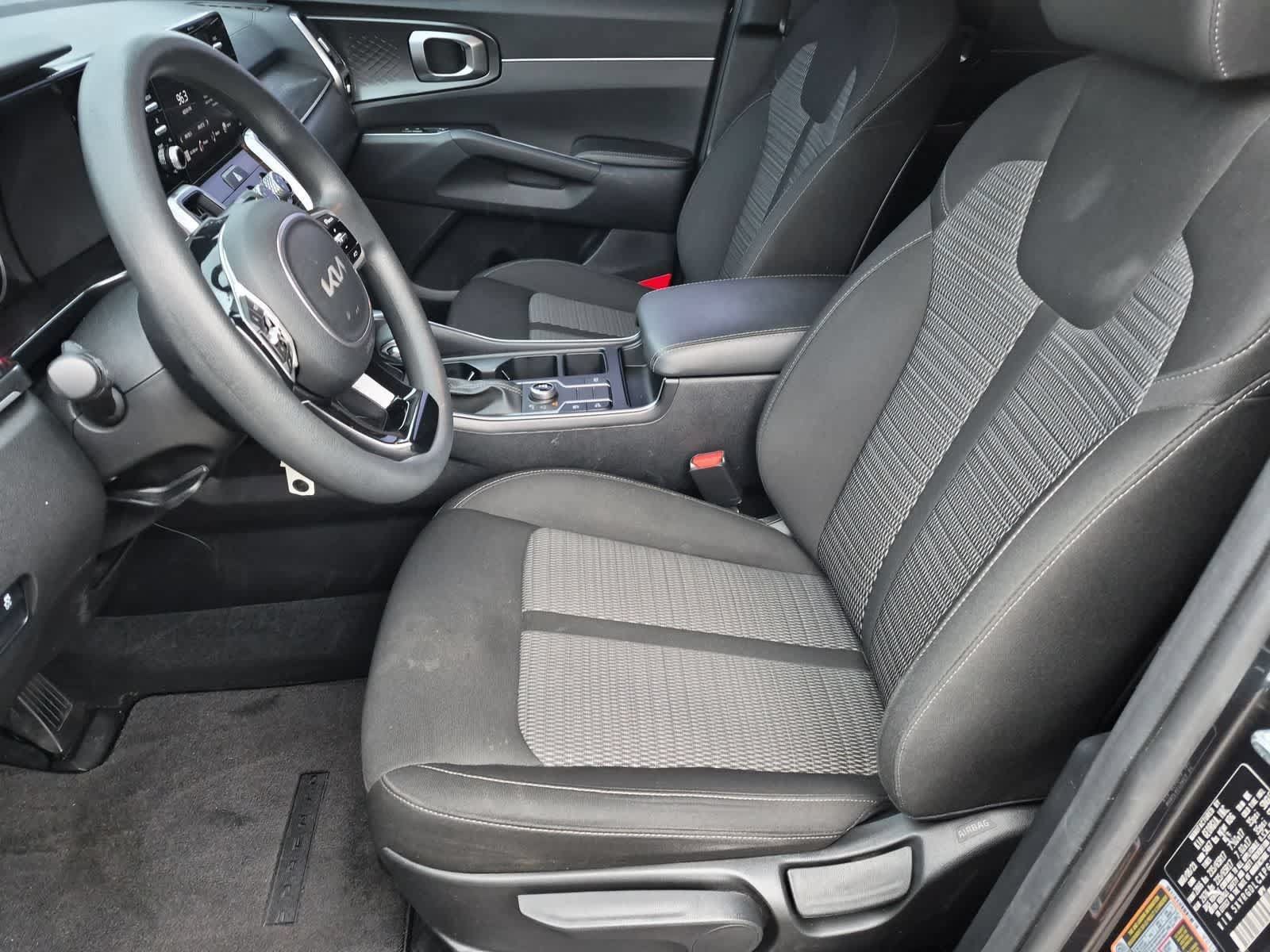 Used 2023 Kia Sorento LX AWD/4WD image 16