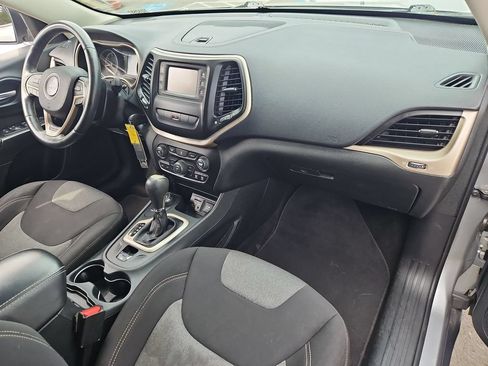Used 2014 Jeep Cherokee Latitude AWD/4WD image 17