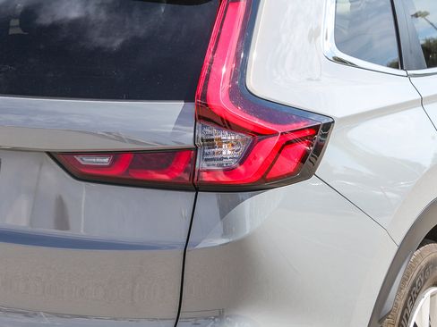 Used 2025 Honda CR-V LX image 10