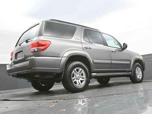 Used 2005 Toyota Sequoia SR5 image 30