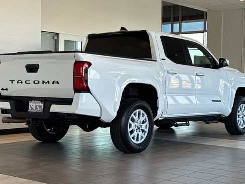 Certified 2024 Toyota Tacoma SR5 AWD/4WD image 4