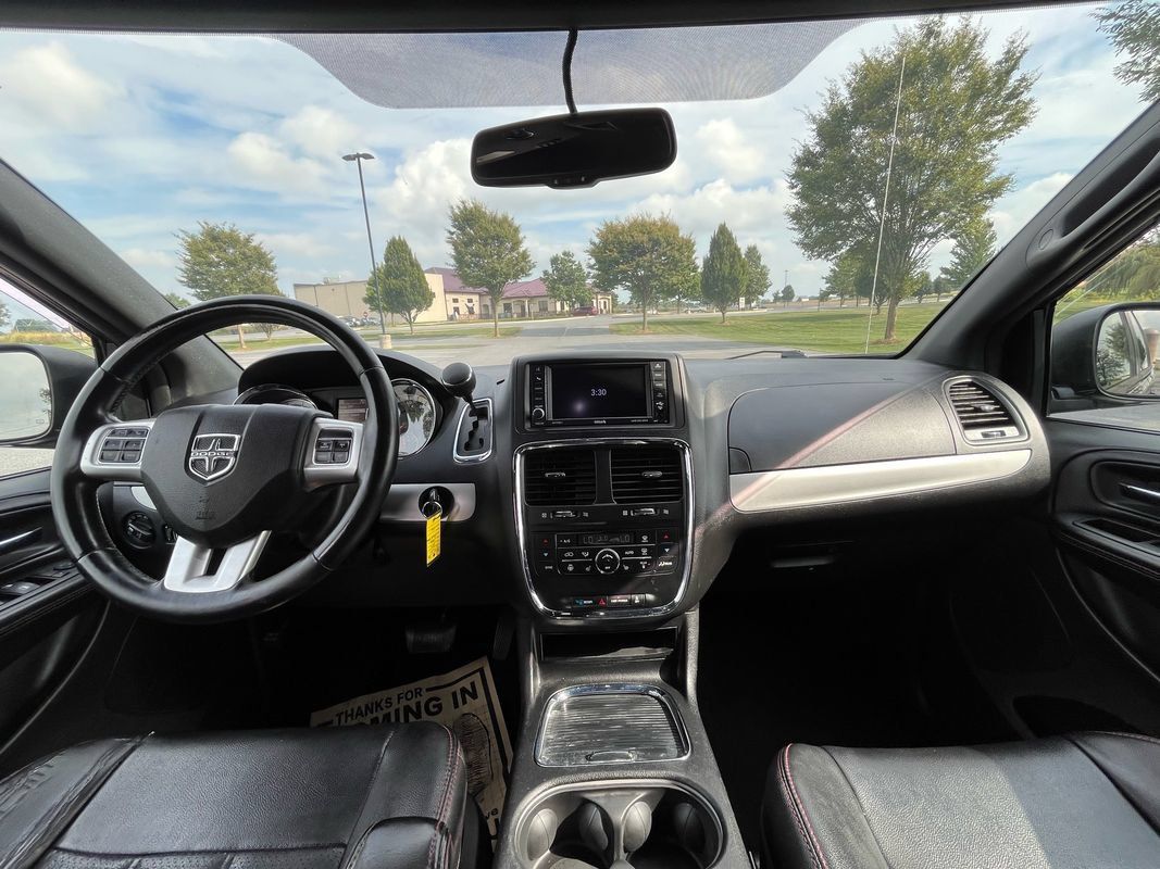 Used 2014 Dodge Grand Caravan R/T w/ Driver Convenience Group FWD image 15