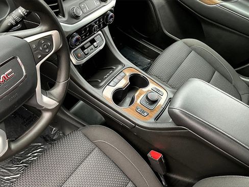 Certified 2023 GMC Acadia SLE w/ Driver Convenience Package image 16