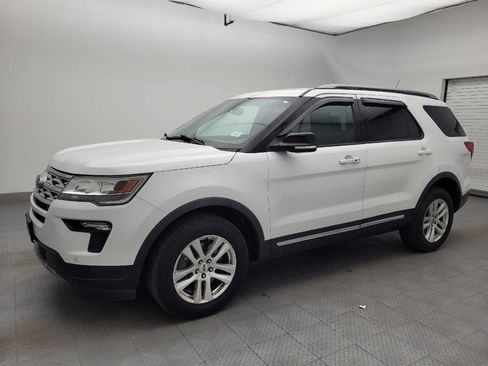 Used 2018 Ford Explorer XLT w/ Equipment Group 202A AWD/4WD image 2