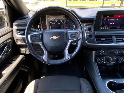 Used 2023 Chevrolet Suburban LS RWD image 5