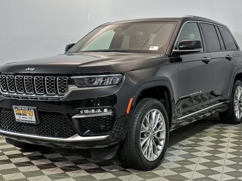 Used 2023 Jeep Grand Cherokee Summit w/ Luxury Tech Group V AWD/4WD image 5