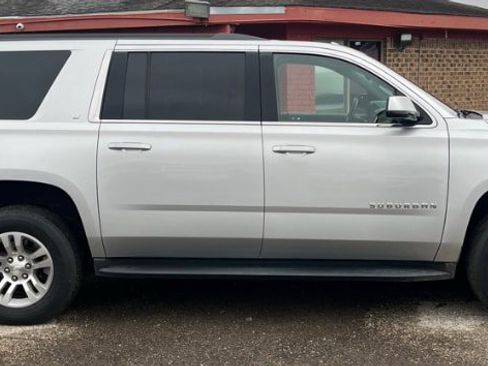Used 2020 Chevrolet Suburban LT image 9