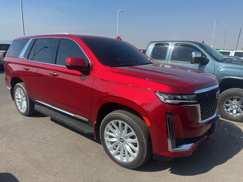 Used 2024 Cadillac Escalade Luxury AWD/4WD image 2