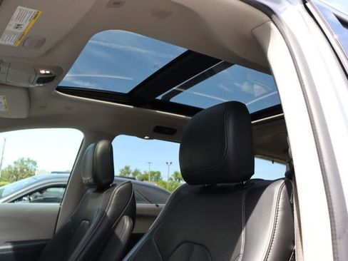 Used 2018 Chrysler Pacifica Limited FWD image 28