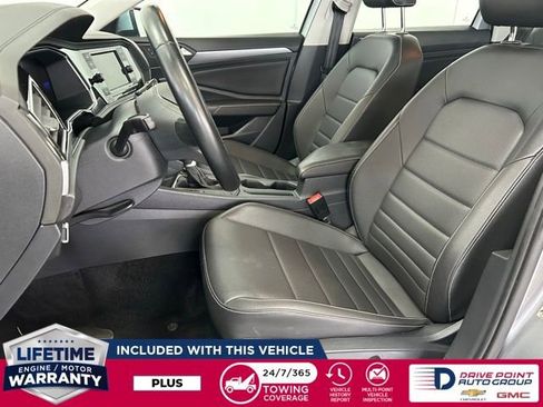 Used 2024 Volkswagen Jetta SE image 12