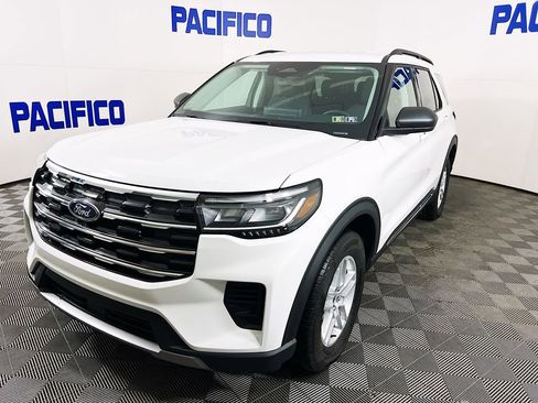 Used 2025 Ford Explorer Active image 5