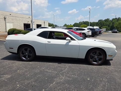 Used 2014 Dodge Challenger SXT RWD image 13