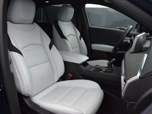 Certified 2025 Cadillac XT4 Sport image 37