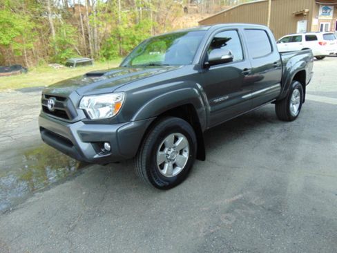 Used 2013 Toyota Tacoma 4x4 Double Cab w/ TRD Sport Pkg image 23