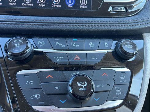 Certified 2017 Chrysler Pacifica Limited w/ Advanced Safetytec Group image 22