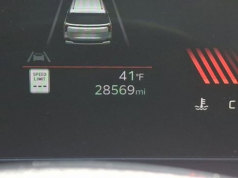 Used 2025 Kia Carnival FWD image 22
